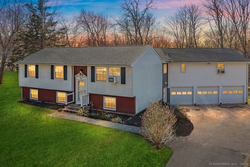 31 Bob White Way, Moosup, CT, 06354-1702 | Card Image