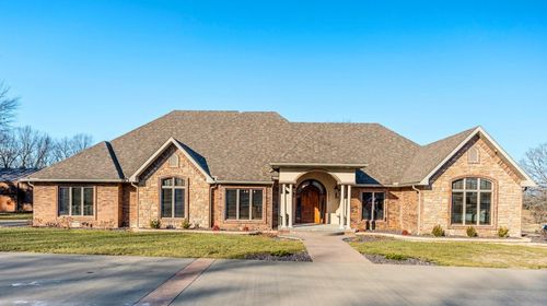 1035 N Oakland Ave, Bolivar, MO, 65613-3002 | Card Image