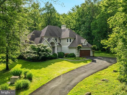 16205 Mountain Ridge Ln, Hillsboro, VA, 20132-2831 | Card Image