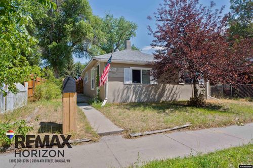 627 4th St, Douglas, WY, 82633-2629 | Card Image
