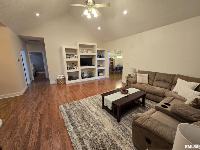 14327 Mcraven Ln, House other with 4 bedrooms, 4 bathrooms and null parking in Mount Vernon IL | Image 11