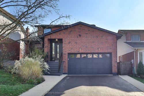 4 Fenton Dr, Waterdown, ON, L8B0C8 | Card Image