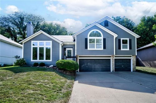 212 Ne Topaz Dr, Lees Summit, MO, 64086-7024 | Card Image