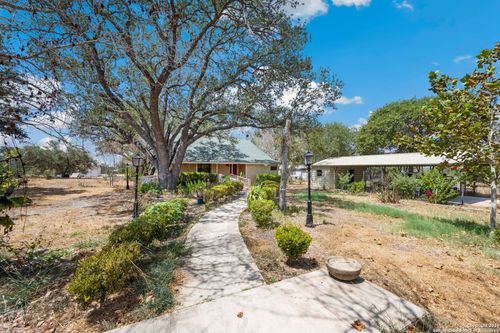 106 Hickory Cir, Floresville, TX, 78114-9221 | Card Image