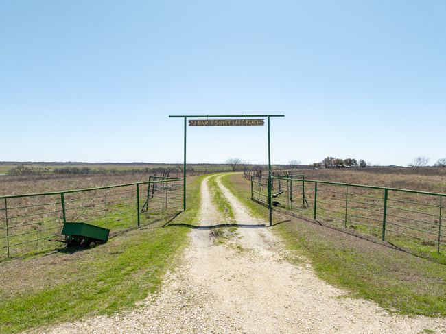1817 Lcr 182, House other with 3 bedrooms, 3 bathrooms and null parking in Coolidge TX | Image 5