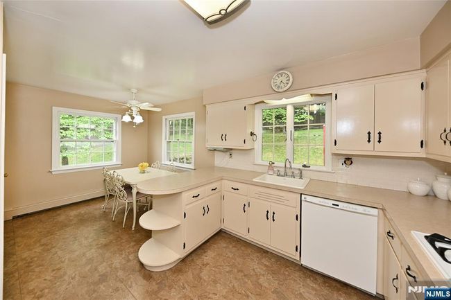 388 Holly Dr, House other with 3 bedrooms, 2 bathrooms and null parking in Wyckoff NJ | Image 9