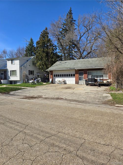 2601 Bennett Ave, Flint, MI, 48506-3684 | Card Image