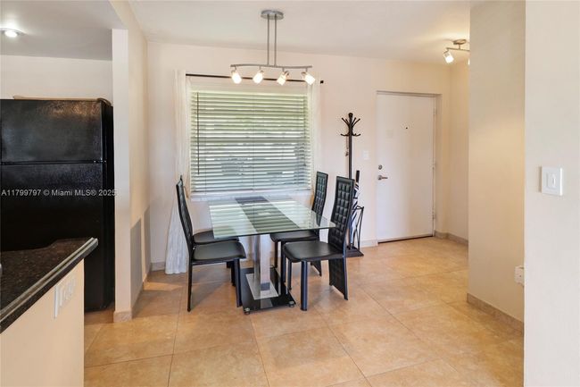 APT-403 - 220 Kings Point Dr, Condo with 1 bedrooms, 1 bathrooms and null parking in Sunny Isles Beach FL | Image 9
