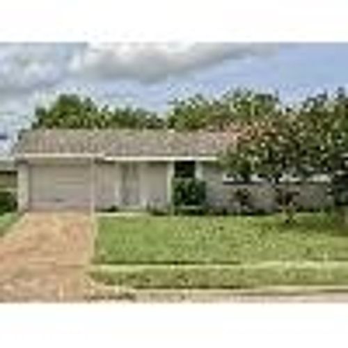 3939 Tioga St, Dallas, TX, 75241-6102 | Card Image