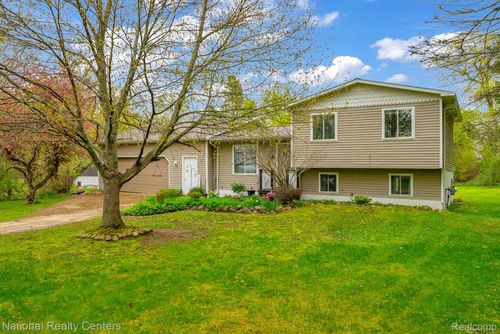 2230 Stonesthrow Drive, Oregon Township, MI, 48446 | Card Image