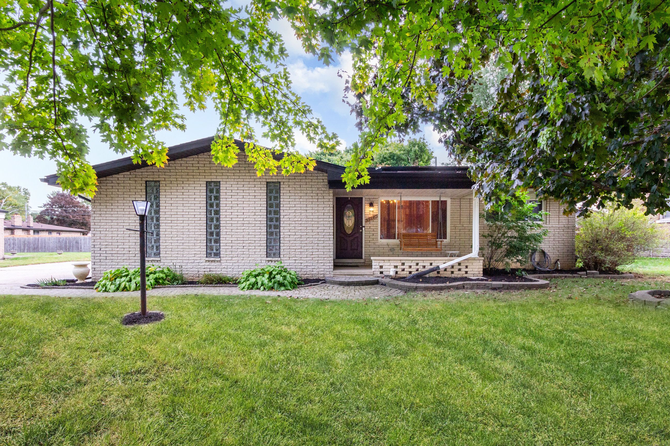 Garfield Rd, Clinton Township, MI 48035