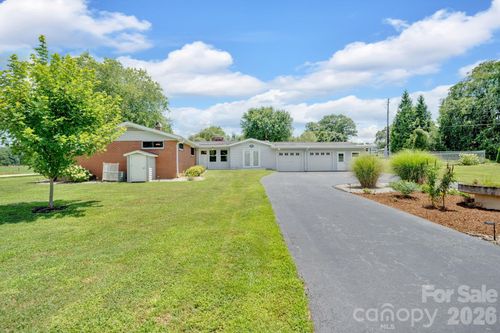 10 Moland Dr, Etowah, NC, 28729-8741 | Card Image