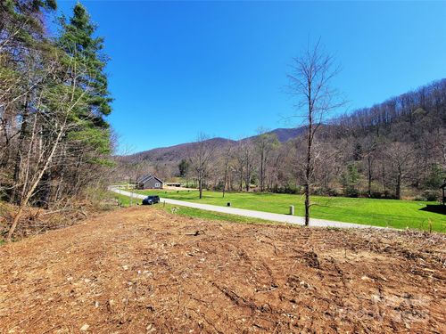 25-300 Shining Rock Dr, Canton, NC, 28716-1678 | Card Image