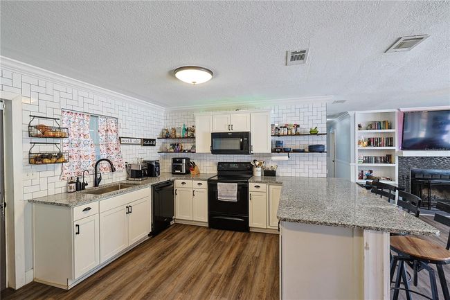 2808 Ne 24 Th Ct, House other with 3 bedrooms, 2 bathrooms and null parking in Ocala FL | Image 6