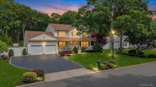 75 Apple Lane, Brookhaven, NY, 11763 | Card Image