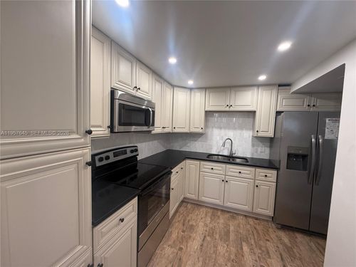 apt-618-2025 Ne 164th St, North Miami Beach, FL, 33162-4160 | Card Image