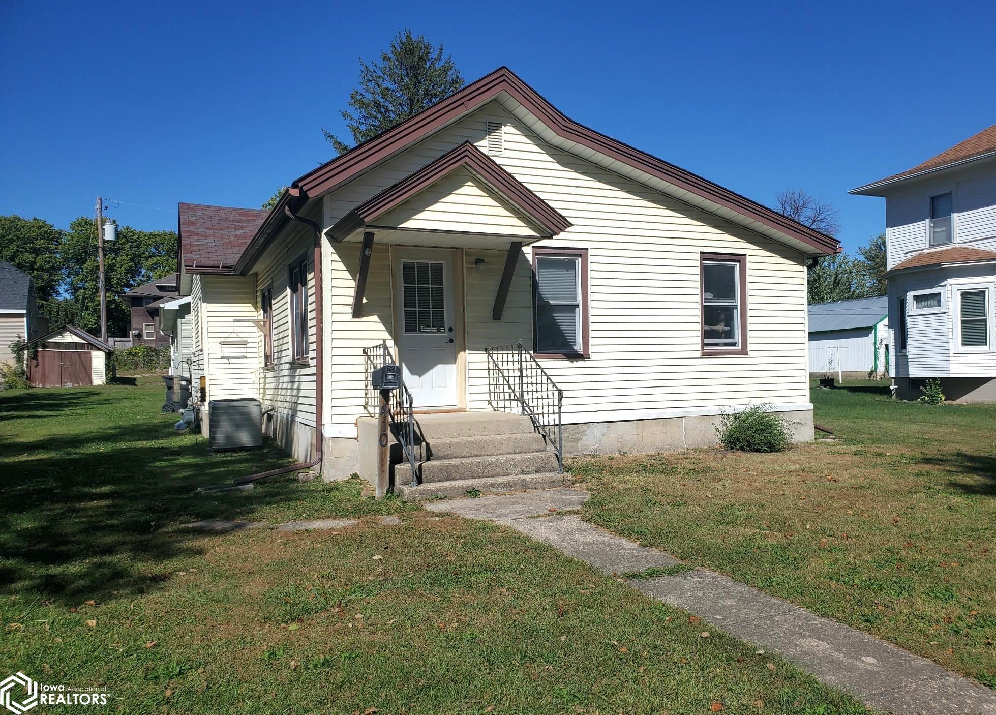Cedar St, Cherokee, IA 51012