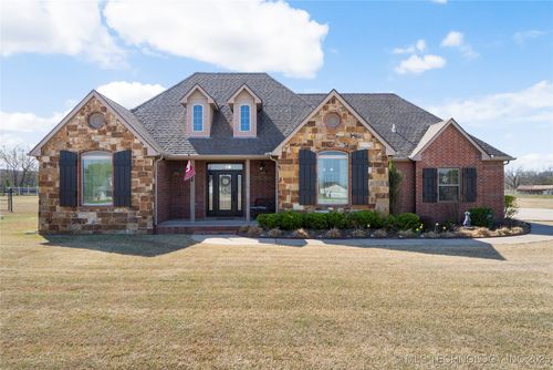 8203 242 Rd, Beggs, OK, 74421-3130 | Card Image