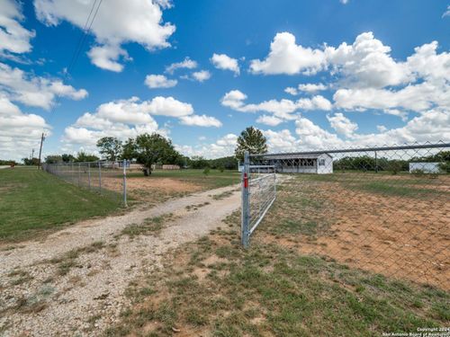 220 Northfield Dr, Pleasanton, TX, 78064-6851 | Card Image