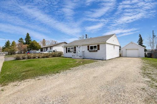 9517 99 Ave, Grande Prairie, AB, T8V0R1 | Card Image