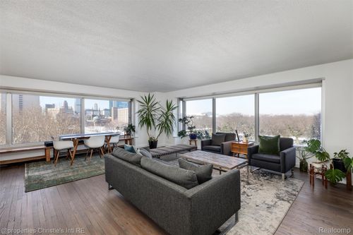 412-1300 E Lafayette St, Detroit, MI, 48207-2919 | Card Image