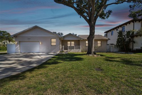 4002 W Mullen Ave, TAMPA, FL, 33609-4429 | Card Image