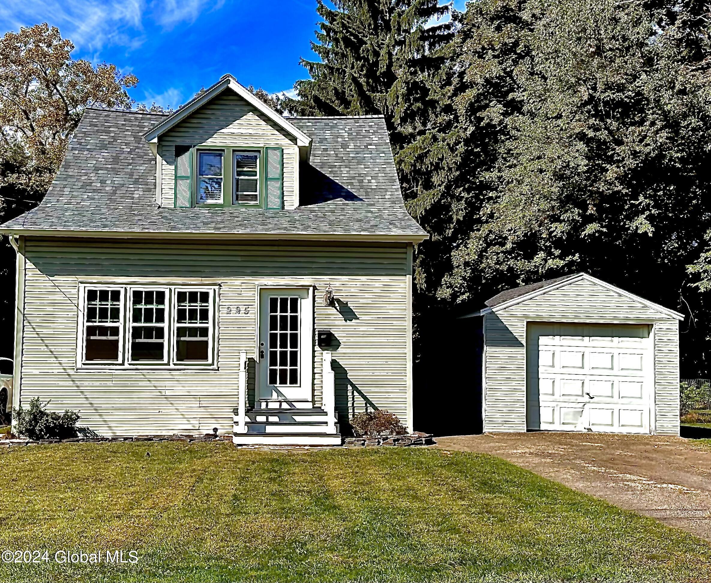 Willowcreek Ave, Schenectady, NY 12304