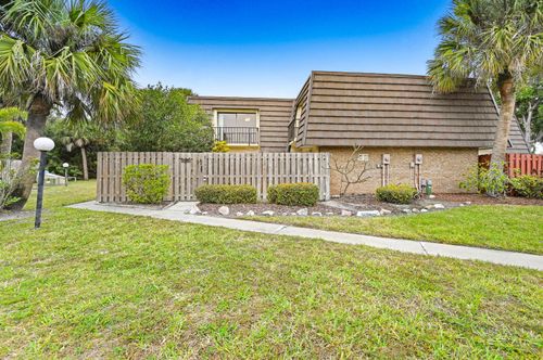 2111 Vista Oaks Cir Ne, Palm Bay, FL, 32905-3121 | Card Image