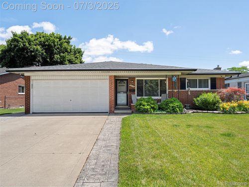 34320 Amsterdam Dr, Sterling Heights, MI, 48312-4908 | Card Image
