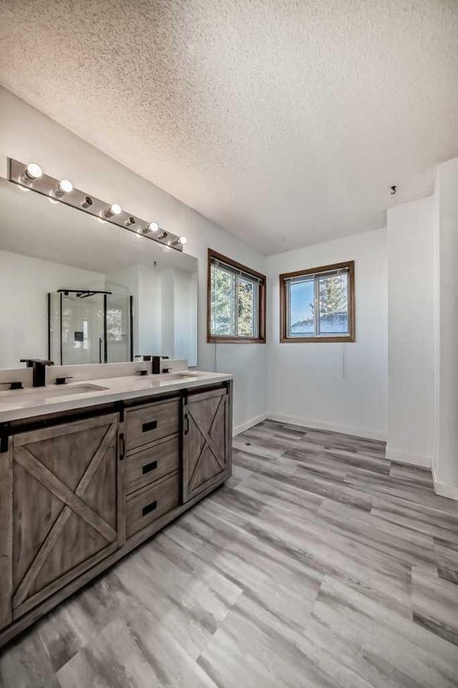 2775 Signal Hill Drive Sw, Home with 4 bedrooms, 3 bathrooms and 4 parking in Calgary AB | Image 30