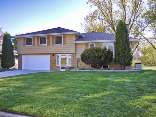 5181 Abercrombie Dr, Edina, MN, 55439-1461 | Card Image