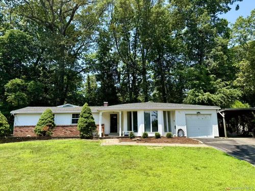 90 University Heights Dr, Stony Brook, NY, 11790-2735 | Card Image
