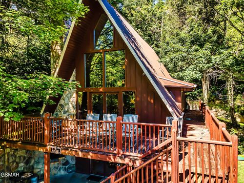 1530 Zurich Rd, Gatlinburg, TN, 37738-3701 | Card Image