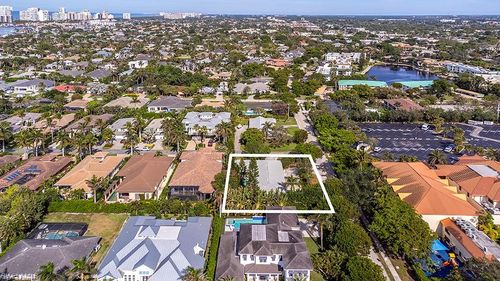 698 Fairway Ter, NAPLES, FL, 34103-4419 | Card Image