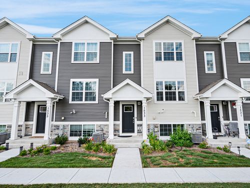 1533 Yosemite Way, Pingree Grove, IL, 60140-1325 | Card Image