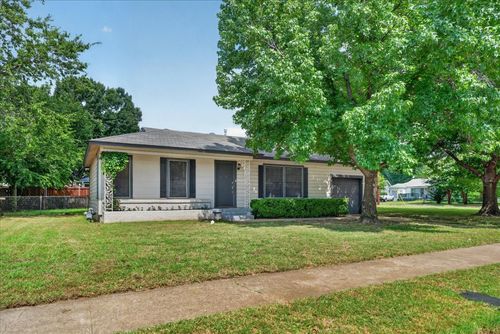 307 Norwood Dr, Hurst, TX, 76053-6824 | Card Image
