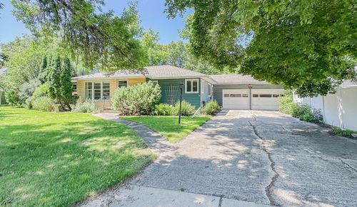 540 S 8th St, Bird Island, MN, 55310 | Card Image