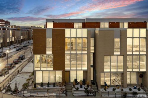 2805 Brush St, Detroit, MI, 48201-3142 | Card Image