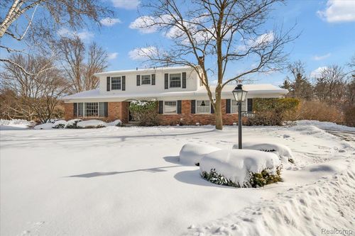 5815 Beechview Dr, Rochester, MI, 48306-2805 | Card Image