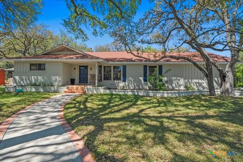 2 La Mesa Dr, New Braunfels, TX, 78130-6618 | Card Image