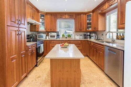 2945 W 12 Avenue, Vancouver, BC, V6K2R2 | Card Image