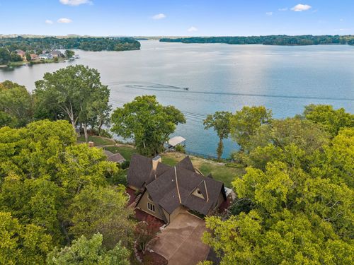 220 Waterview Dr, Hendersonville, TN, 37075-5662 | Card Image