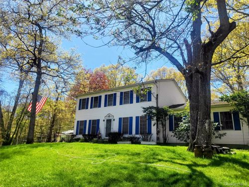 62 W Bartlett Road, Brookhaven, NY, 11953 | Card Image
