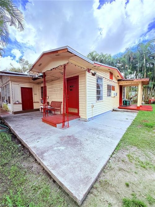 653 Howell Circle Dr, Fort Myers, FL, 33905-4061 | Card Image