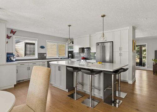 127 Parkglen Cres Se, Calgary, AB, T2J4L9 | Card Image