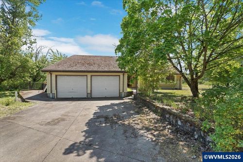 888 Meadows Ln Se, Jefferson, OR, 97352-9731 | Card Image