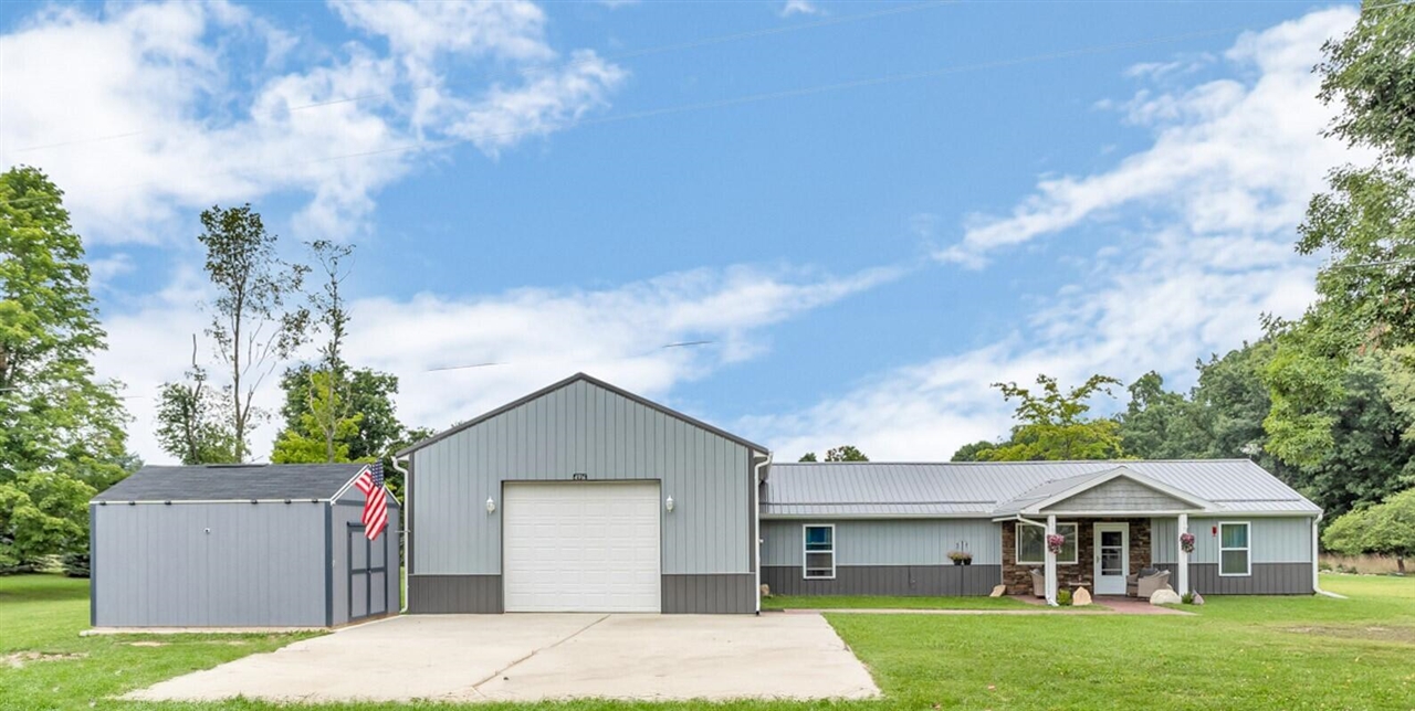 Bacon Rd, Hillsdale, MI 49242