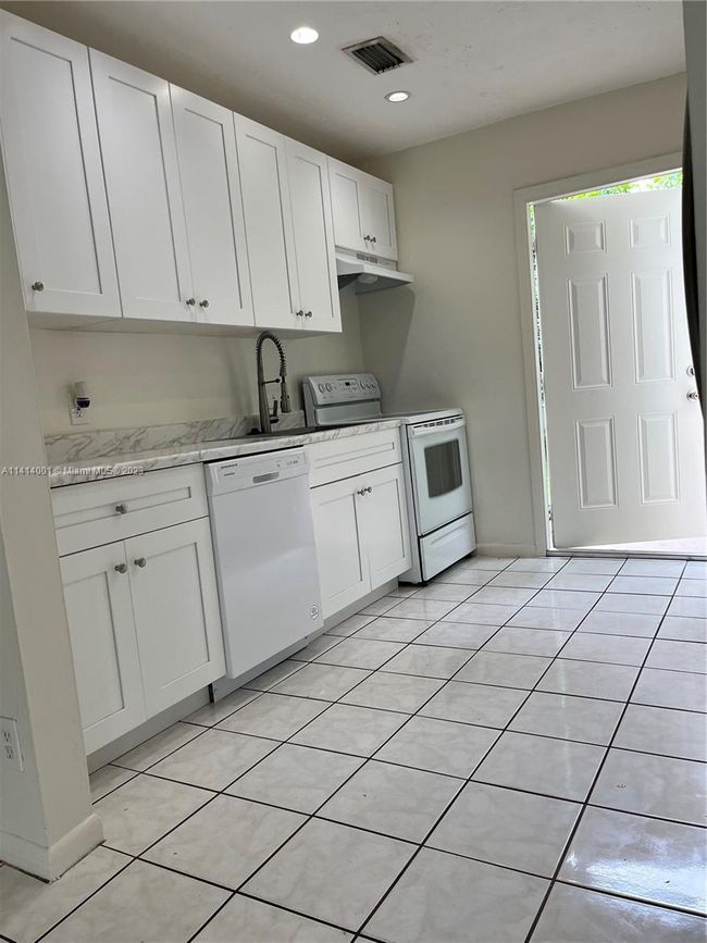 0 - 2450 Hayes St, House other with 3 bedrooms, 1 bathrooms and null parking in Hollywood FL | Image 2