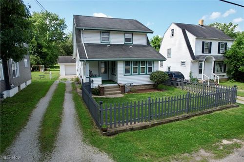 1978 Pine St Se, East Sparta, OH, 44626-9569 | Card Image