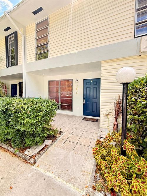 9d-2750 N 34th Ave, Hollywood, FL, 33021-3143 | Card Image